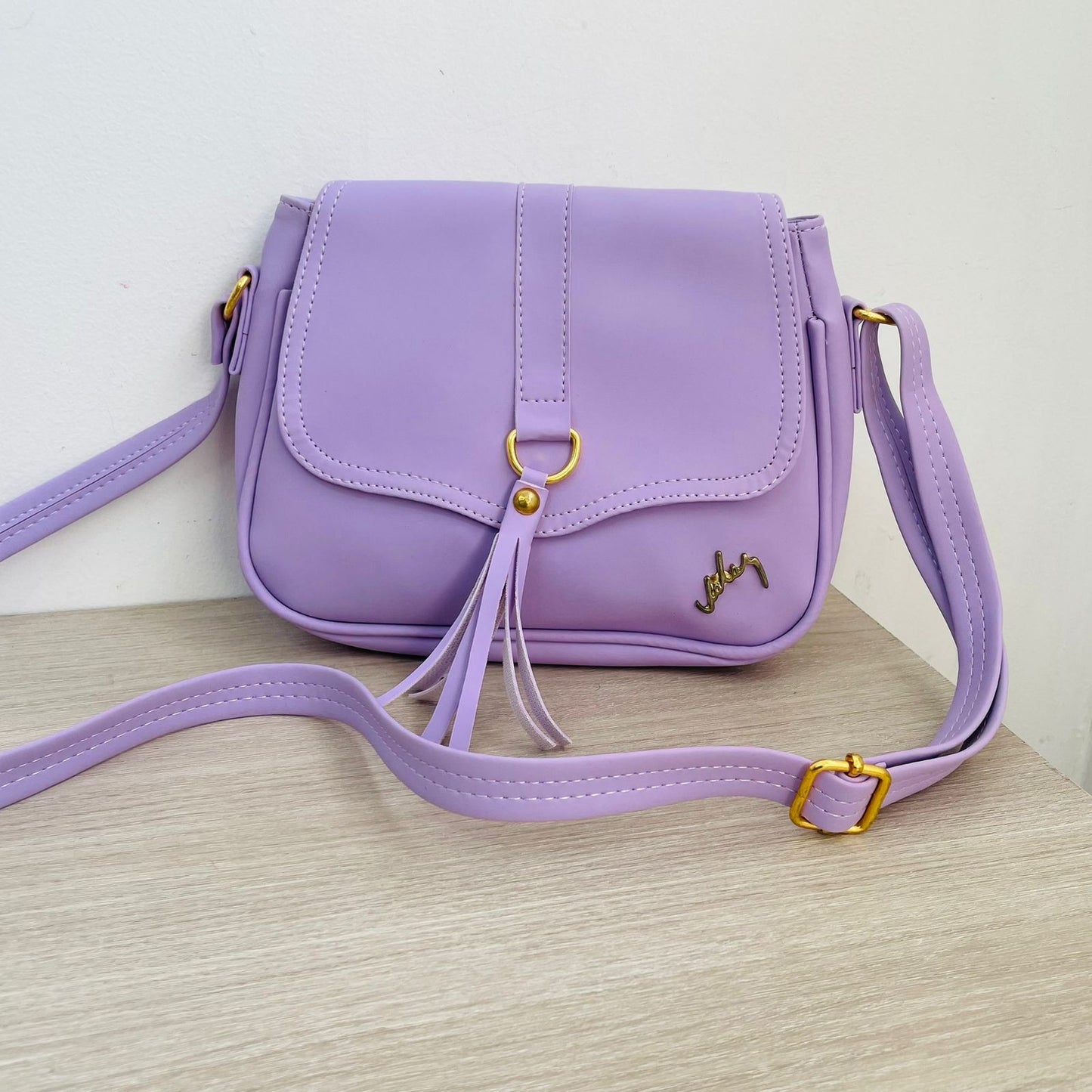 Bolso Velez en Cuero con Correa Ajustable 🔥👜